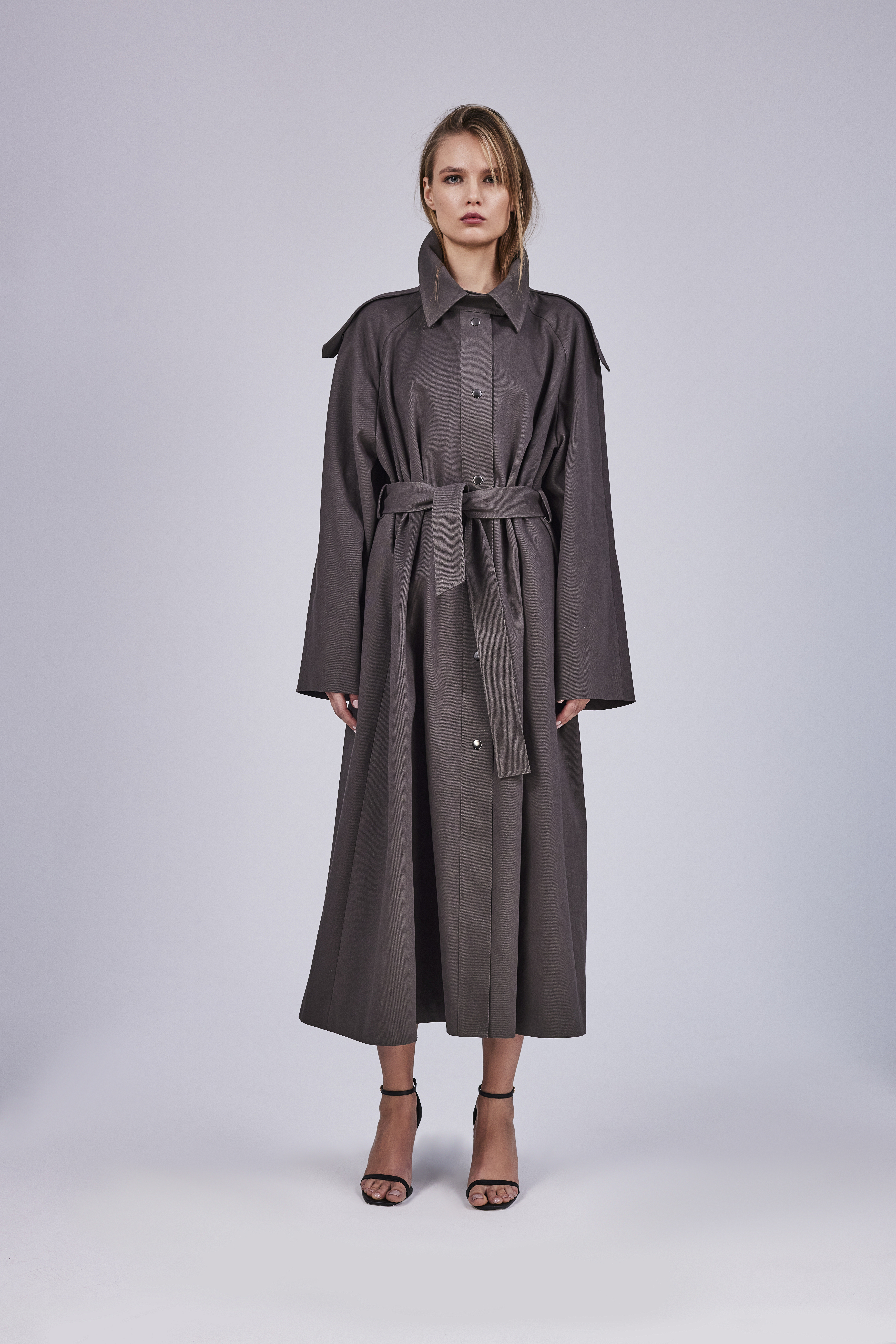 Trench coat with detachable back
