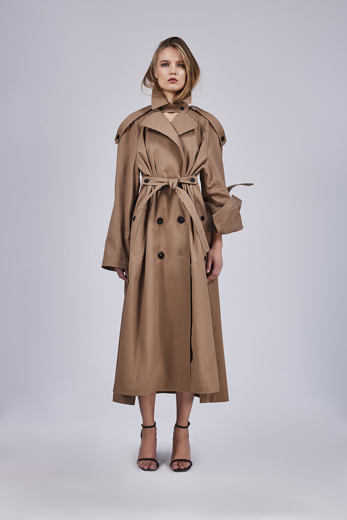 Trench coat with side fasteners
