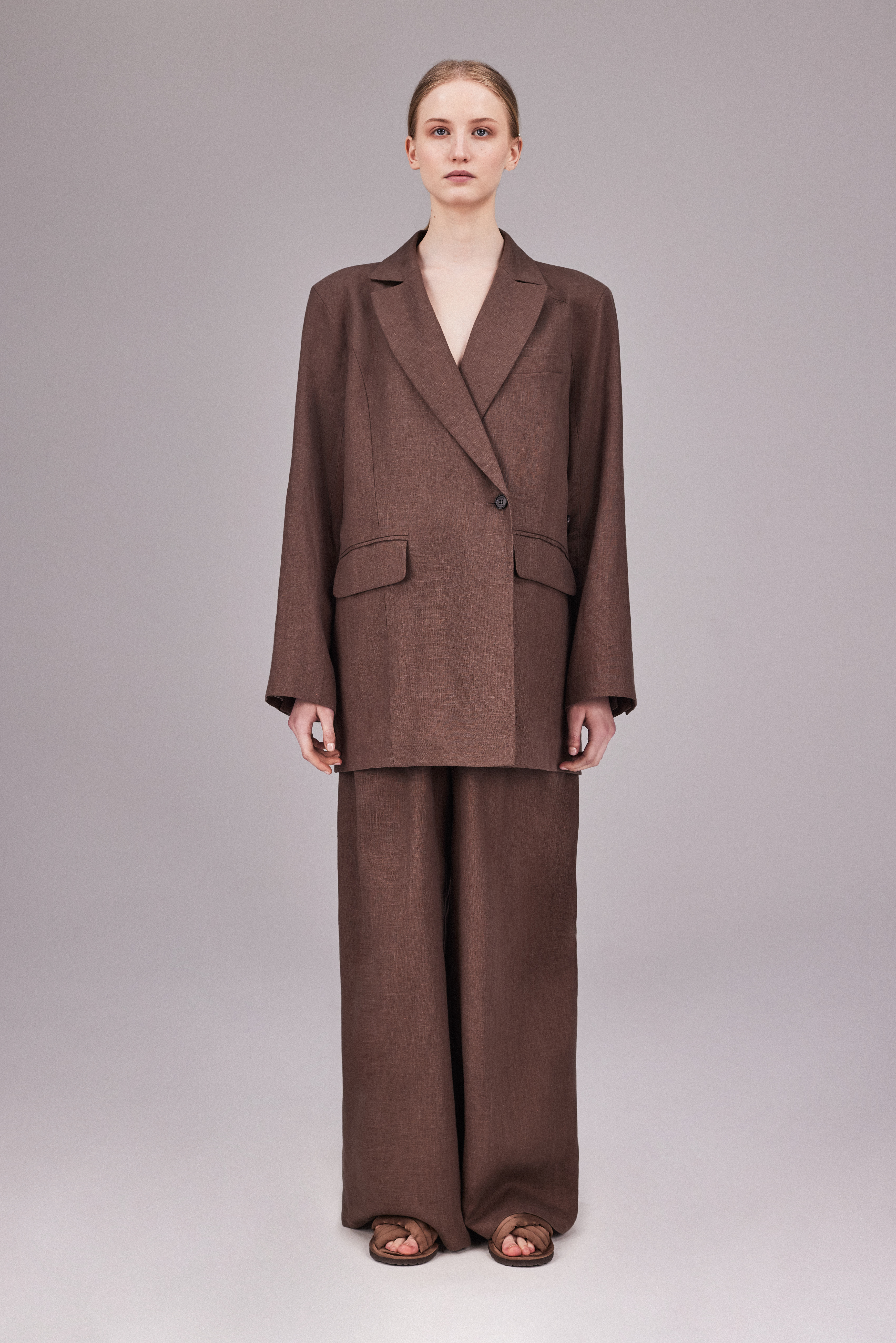 Wide linen trousers with pleats
