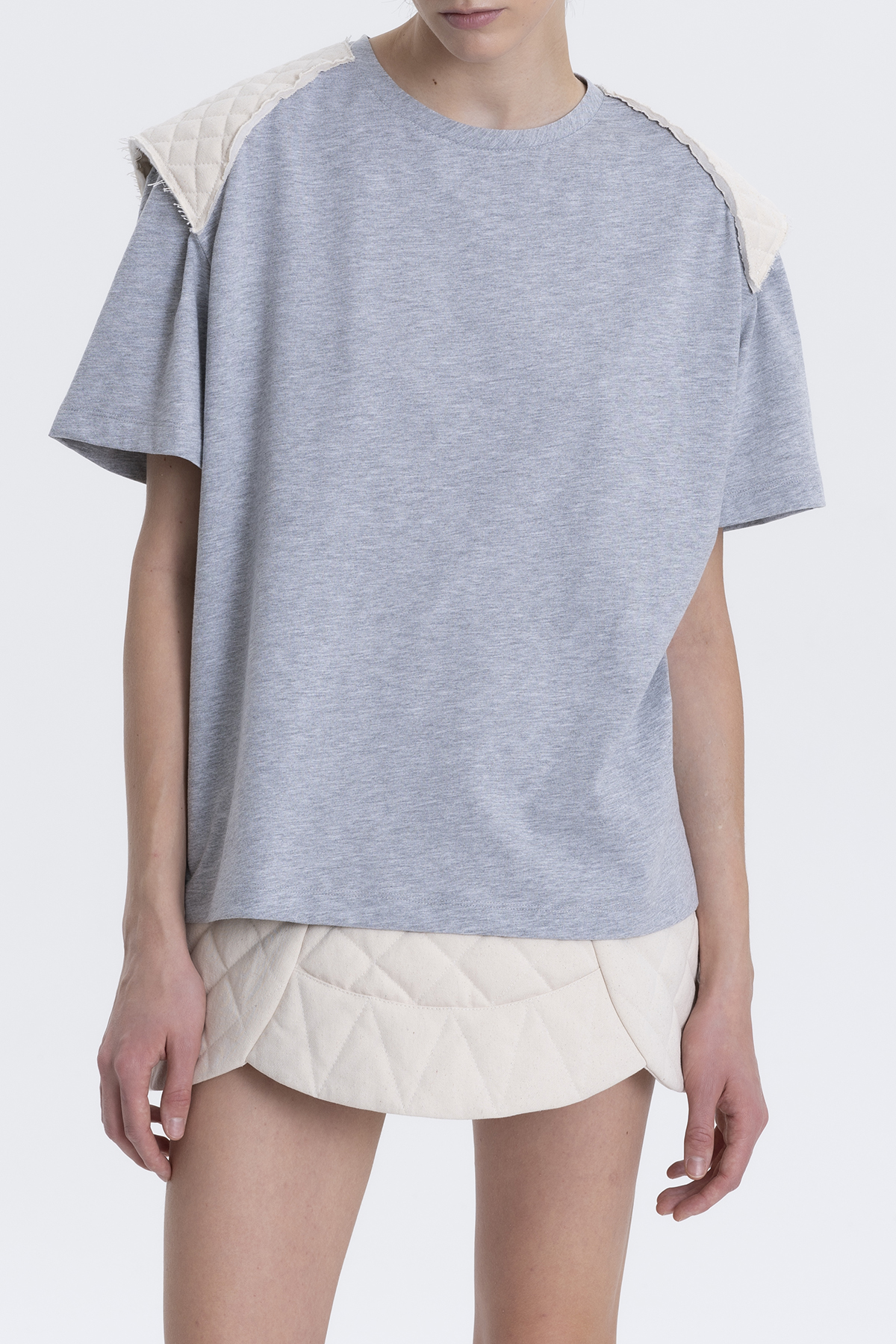 Tshirt with quilted shoulder pads