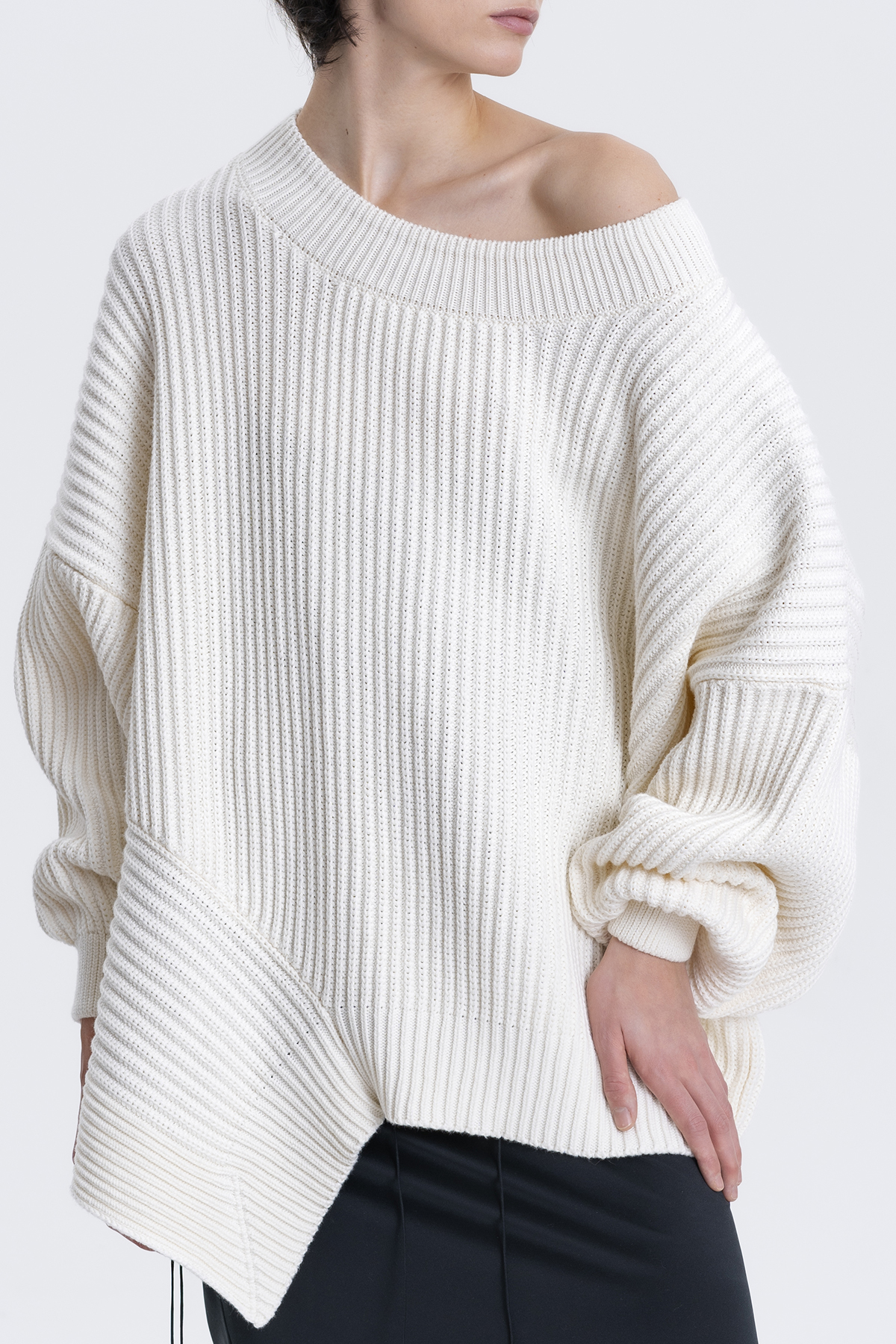  Knitted jumper with curved hem
