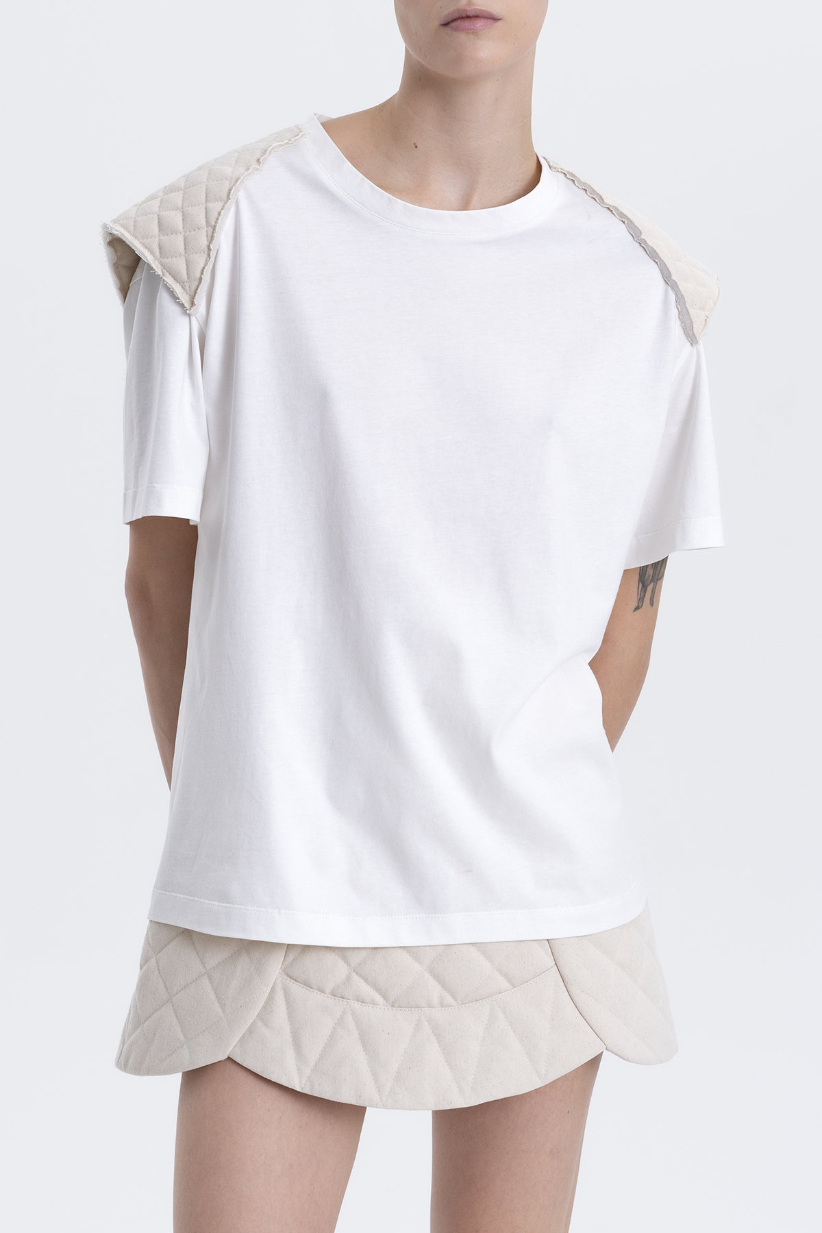 Tshirt with quilted shoulder pads